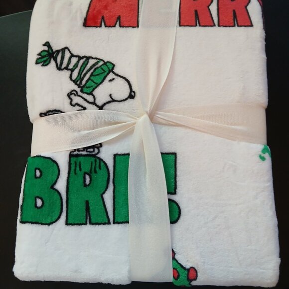 Berkshire Peanuts Velvetsoft Oversized Holiday Throw NWT - Picture 6 of 7